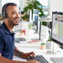 Logitech Webcam HD 720p avec microphone à réduction de bruit, capteur 3 Mpx, USB 2.0, pour appels vidéo sur Skype et messageries