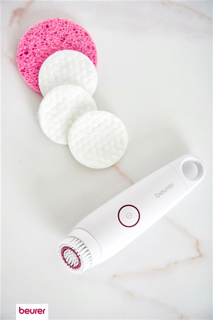 Beurer FC-45 Brosse Nettoyante Visage - 2 Vitesses, Nettoyage Profond 4x Plus Efficace, Utilisable sous l'Eau, Améliore la Circulation