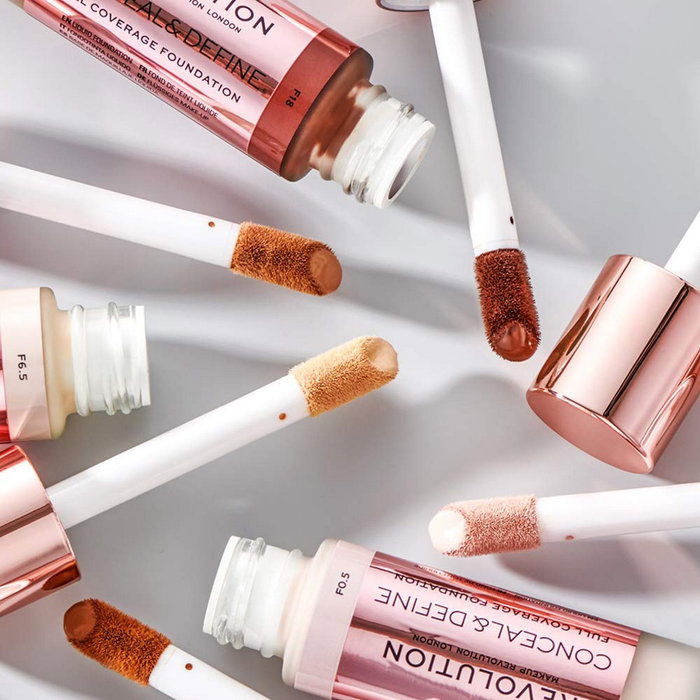 Revolution Make Up Conceal & Define Fond de teint crème - F9 Revolution Make Up Conceal & Define Fond de teint crème - F9