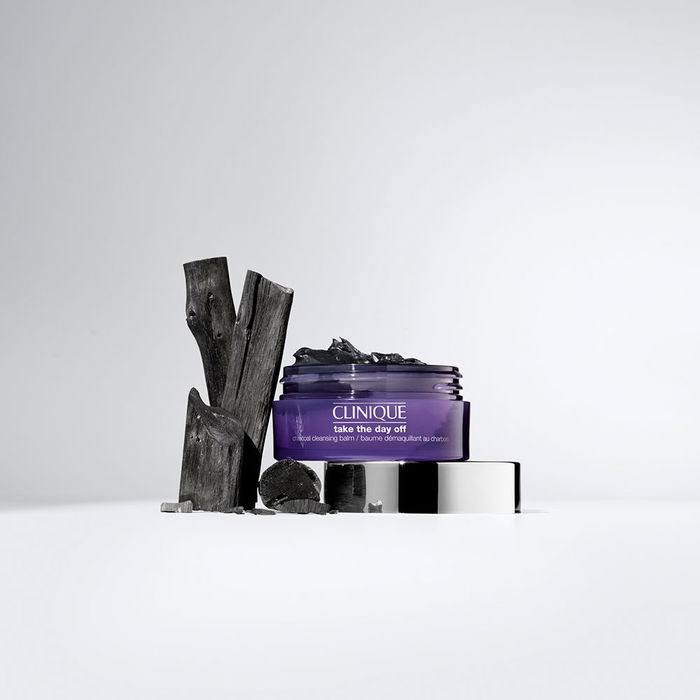 Clinique Baume Nettoyant au Charbon TAKE THE DAY OFF 125 ml Clinique Baume Nettoyant au Charbon TAKE THE DAY OFF 125 ml