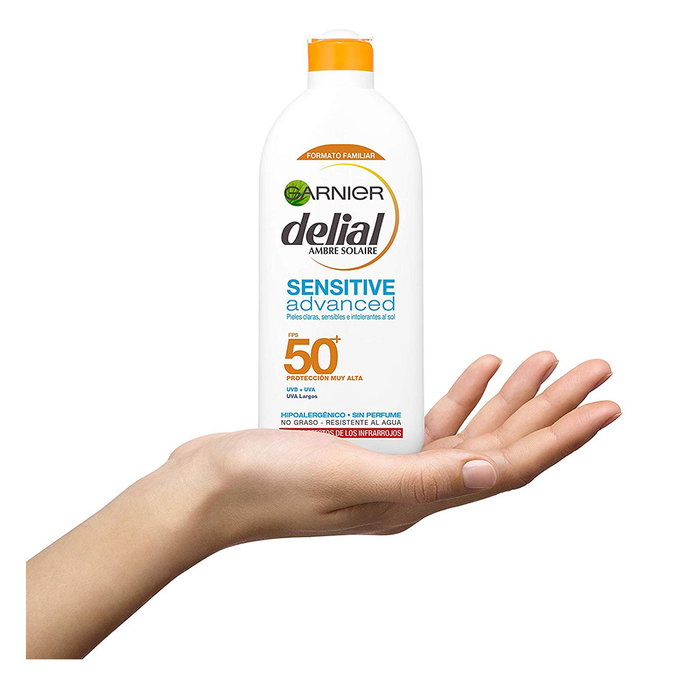 Garnier Delial Sensitive Advanced Lait Solaire SPF50+ 400ml - Protection Très Haute pour Peau Sensible, Hypoallergénique, Sans Parfum, Waterproof