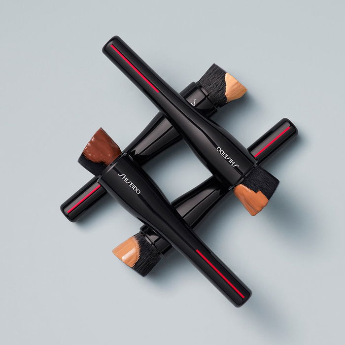 Shiseido Pinceau Fond de Teint Angulaire, Application Uniforme, Fabriqué à la Main au Japon, Pour Tous Types de Fonds de Teint