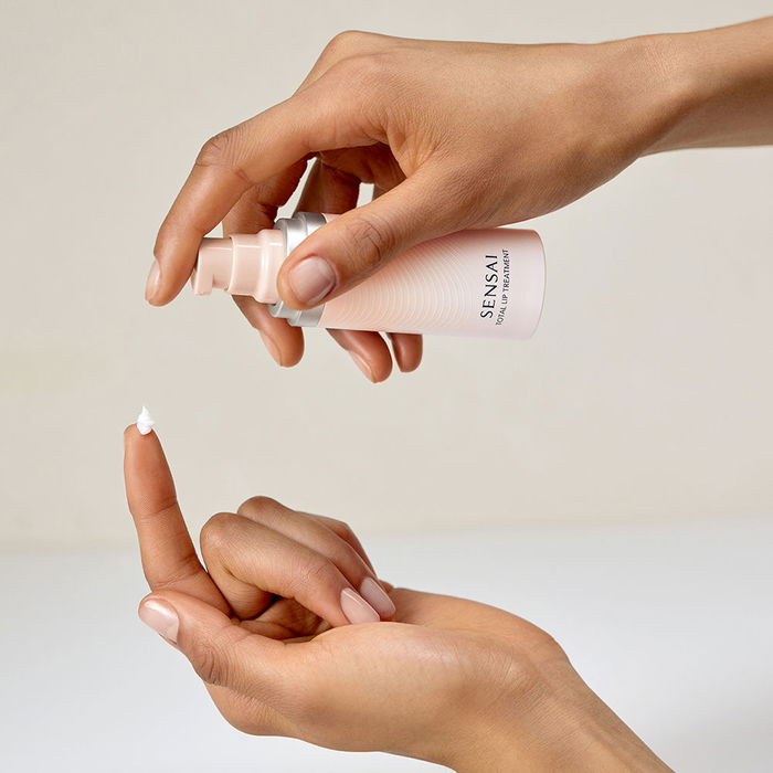 Sensai Soin Total des Lèvres Anti-Âge Intensif 15 ml