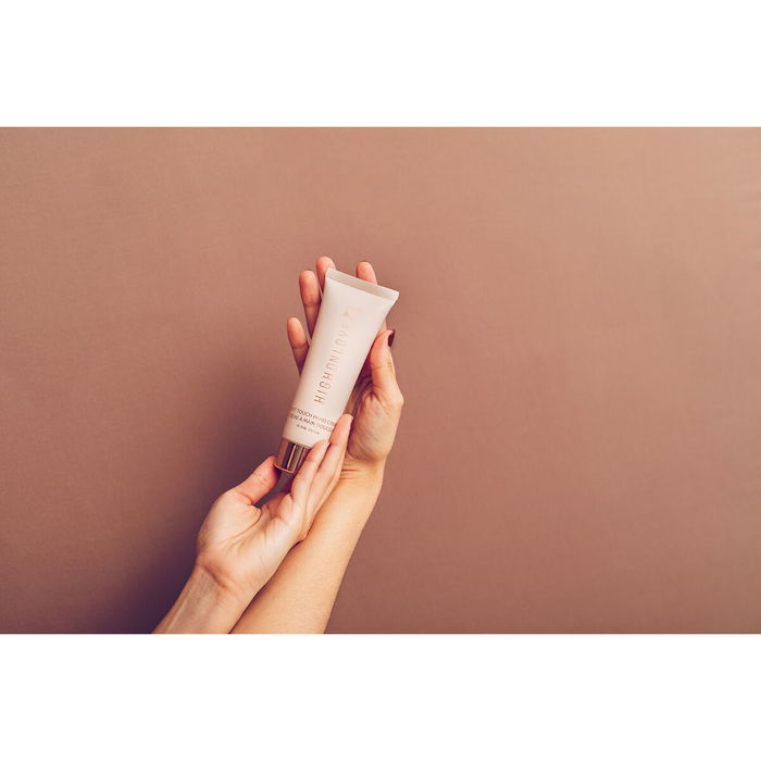 Lotion mains High on Love