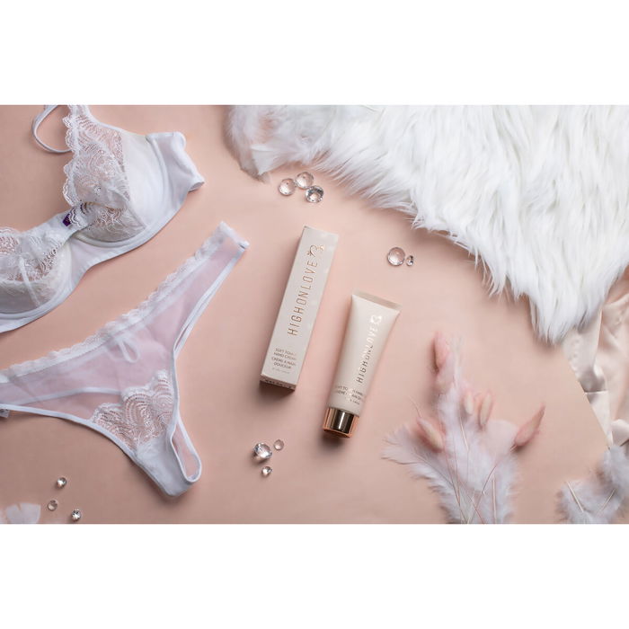 Lotion mains High on Love