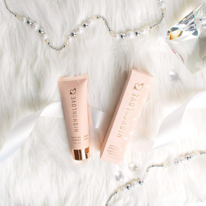 Lotion mains High on Love