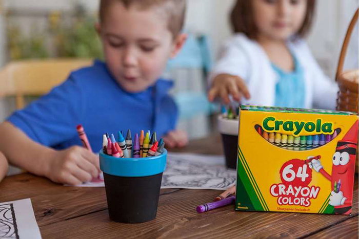 Crayola Boîte de 64 crayons de cire avec taille-crayon intégré - 14.5x3.9x12.5 cm Crayola Boîte de 64 crayons de cire avec taille-crayon intégré - 14.5x3.9x12.5 cm