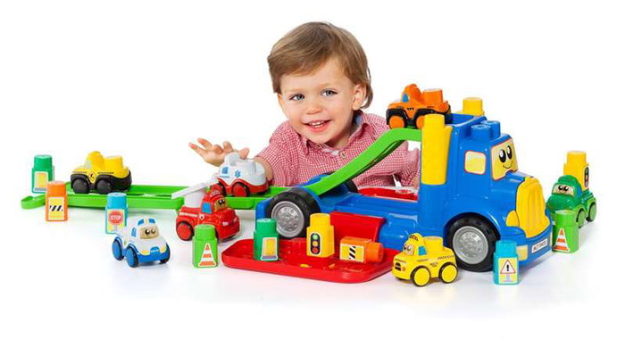 Molto - Camion porteur 82 cm avec 1 voiture et 10 blocs de construction - Jeu d'éveil son et lumière pour enfants 1 an et plus Molto - Camion porteur 82 cm avec 1 voiture et 10 blocs de construction - Jeu d'éveil son et lumière pour enfants 1 an et plus