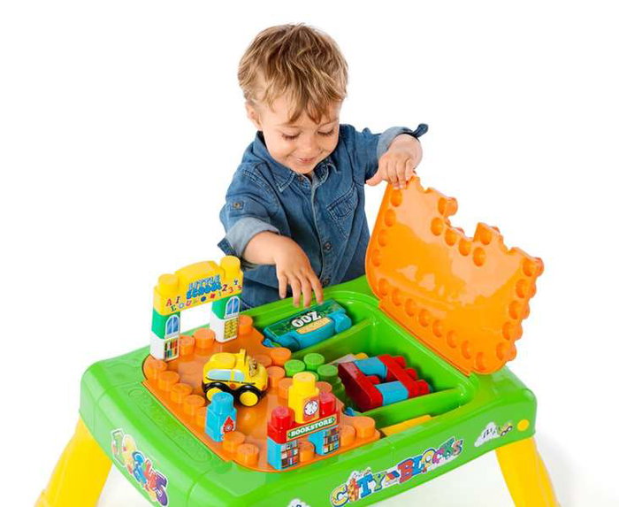 Molto - Table d'activités lumineuse et sonore pour enfants - Inclut 24 pièces et une voiture - Langues produit : espagnol, anglais Molto - Table d'activités lumineuse et sonore pour enfants - Inclut 24 pièces et une voiture - Langues produit : espagnol, anglais