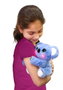 Famosa - Koala en peluche interactif avec plus de 50 sons, joues lumineuses et biberon inclus - 25,4 cm