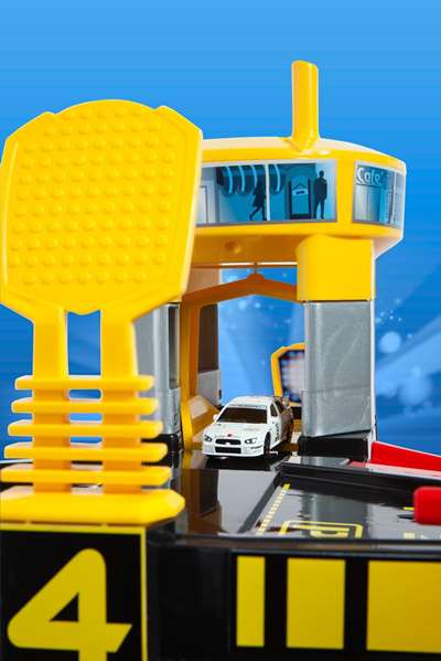 Molto - Garage de 5 étages pour voitures - Jeu de construction pour enfants de 3 ans et plus - Dimensions : 68x65x51 cm - En plastique - Langues : espagnol, anglais