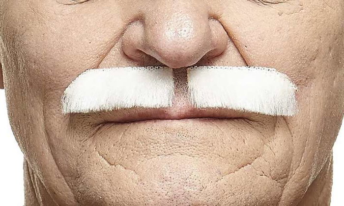 My Other Me - Moustache blanche taille unique - Déguisement / Accessoire en Multicolor - Version multilingue (Espagnol, Français, Anglais) My Other Me - Moustache blanche taille unique - Déguisement / Accessoire en Multicolor - Version multilingue (Espagnol, Français, Anglais)