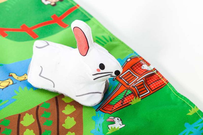 Molto - Manta activités Farm and Fun - Couverture de jeu ferme avec 7 figurines en tissu souple - Pour enfants de 1 an et plus