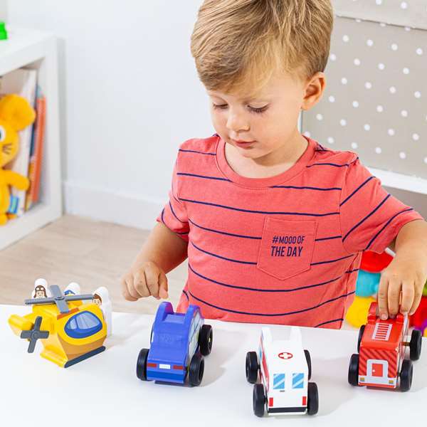 Molto Jeu de 4 Camions en Bois - Jouet Enfant 1 an et plus - Langues: Espagnol, Anglais Molto Jeu de 4 Camions en Bois - Jouet Enfant 1 an et plus - Langues: Espagnol, Anglais