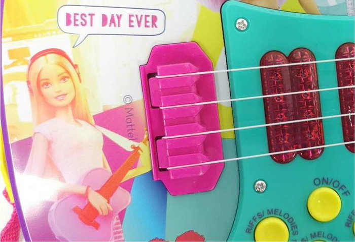 Reig Guitare électronique avec lumière - Jouet musical avec sons et lumières - Fonctionne avec 3 piles LR6 - Pour enfants à partir de 3 ans Reig Guitare électronique avec lumière - Jouet musical avec sons et lumières - Fonctionne avec 3 piles LR6 - Pour enfants à partir de 3 ans