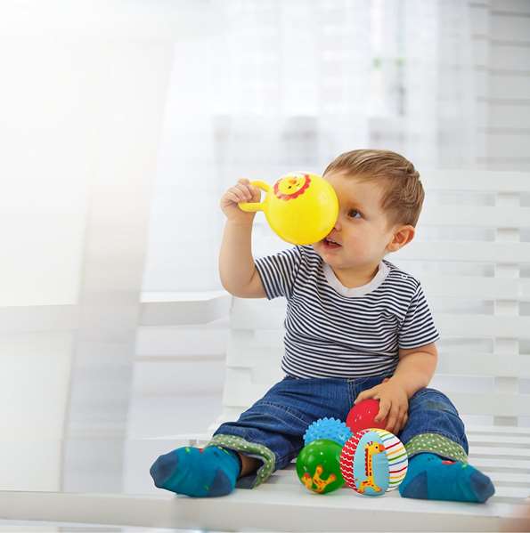 Fisher-Price Set de 5 balles d'entraînement sensoriel pour bébé à partir de 3 mois Fisher-Price Set de 5 balles d'entraînement sensoriel pour bébé à partir de 3 mois