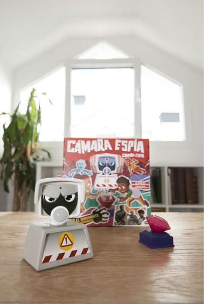 Bizak Jeu Caméra Espion - Esconde el diamante sin que la cámara espía te detecte - Jeu de société en espagnol, avec lumières et sons, pour enfants 3 ans et plus