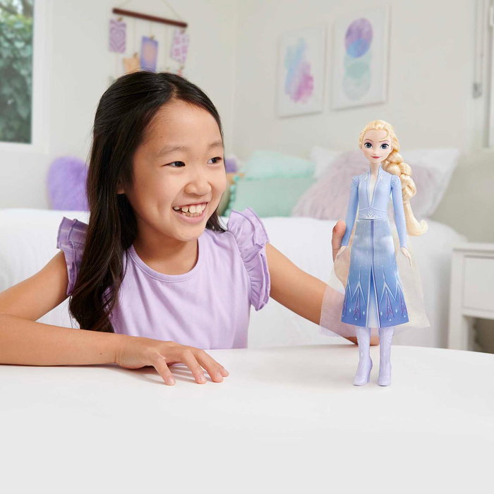Mattel Poupée Elsa La Reine des Neiges 2 avec tenue de voyage