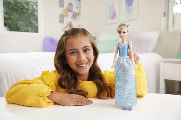 Mattel Poupée Cendrillon Disney Princess 29 cm articulée avec accessoires Mattel Poupée Cendrillon Disney Princess 29 cm articulée avec accessoires