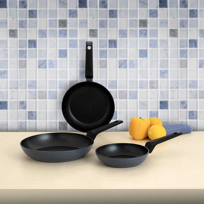 Bidasoa Horizonte Set 3 Poêles à Frire en Aluminium Forgé, 18-22-26 cm, Finition Mate, Antiadhésives, Compatible Induction, Vitrocéramique, Gaz, Électrique, Tous Feux Bidasoa Horizonte Set 3 Poêles à Frire en Aluminium Forgé, 18-22-26 cm, Finition Mate, Antiadhésives, Compatible Induction, Vitrocéramique, Gaz, Électrique, Tous Feux