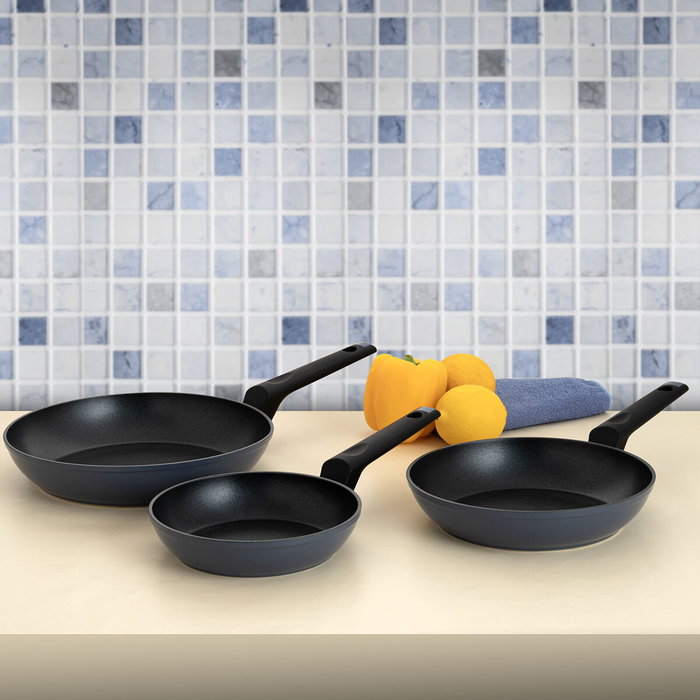 Bidasoa Horizonte Set 3 Poêles à Frire en Aluminium Forgé, 18-22-26 cm, Finition Mate, Antiadhésives, Compatible Induction, Vitrocéramique, Gaz, Électrique, Tous Feux Bidasoa Horizonte Set 3 Poêles à Frire en Aluminium Forgé, 18-22-26 cm, Finition Mate, Antiadhésives, Compatible Induction, Vitrocéramique, Gaz, Électrique, Tous Feux