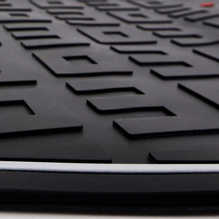 Momo MOMLCM009BG Tapis de Voiture Universels 4 Pièces Noir et Gris PVC Antidérapants