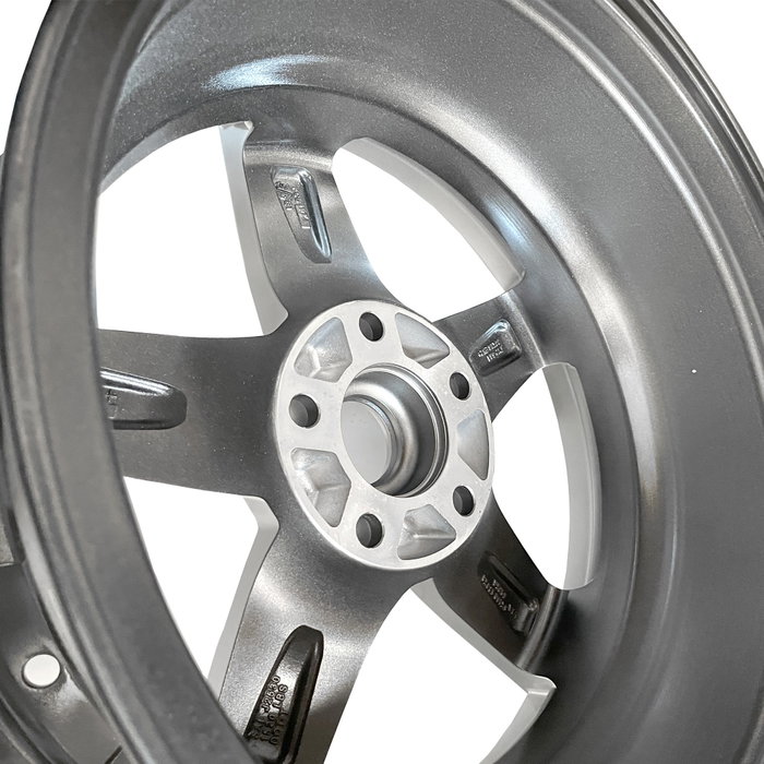Momo Hyperstar ECE 6,5X16 ET43 4X100 Argent Momo Hyperstar ECE 6,5X16 ET43 4X100 Argent