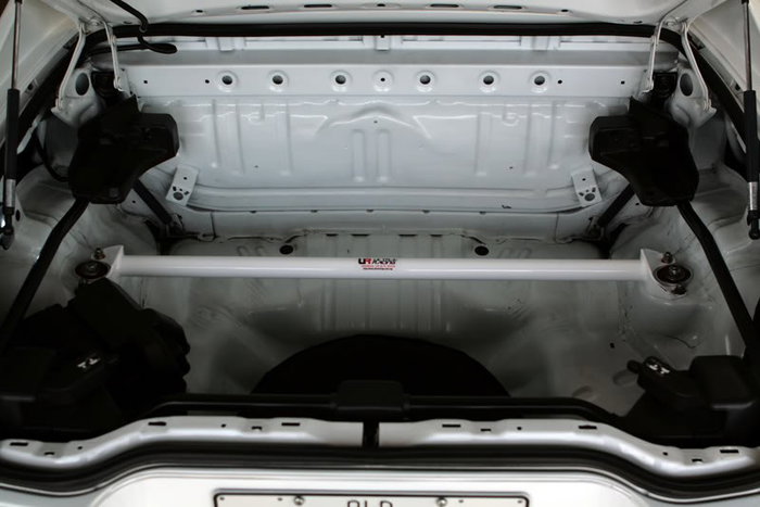 Ultra Racing Barre de Strut Arrière Supérieure pour CIVIC/CRX/SOL/INTEGRA 88-00 Ultra Racing Barre de Strut Arrière Supérieure pour CIVIC/CRX/SOL/INTEGRA 88-00