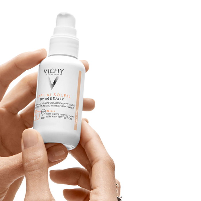 Vichy CAPITAL SOLEIL UV AGE Fluide Solaire Quotidien Teinte Claire SPF 50+ 40 ml - Protection Anti-Âge et Anti-Pollution pour Tous Types de Peaux
