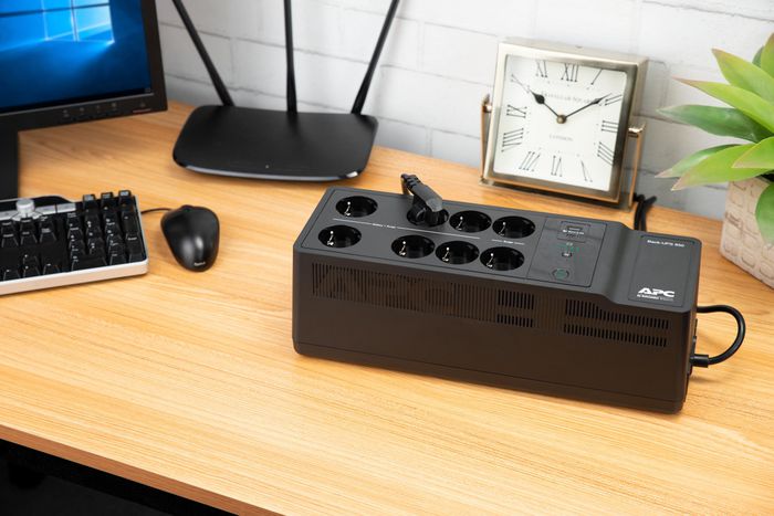 APC Back-UPS 850VA Onduleur - 230V avec protections secteur et batterie, ports USB Type-C et USB Type-A
