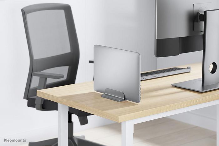 Neomounts NSLS300 Support vertical universel pour ordinateur portable 11 à 17 pouces en aluminium argent - Économiseur d'espace bureau