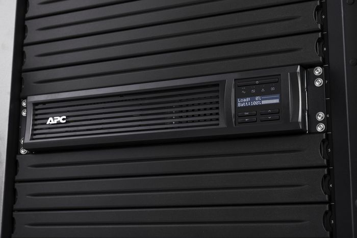 APC Smart-UPS SMT2200RMI2UC 2200VA 2U Montable en Rack avec SmartConnect APC Smart-UPS SMT2200RMI2UC 2200VA 2U Montable en Rack avec SmartConnect