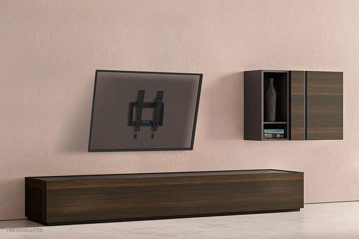 Neomounts WL35-550BL12 Support Mural inclinable pour Téléviseur Écran Plat 24 à 65 Pouces, 40 kg, VESA 75x75 à 200x200 mm, Noir