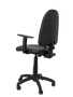 Chaise de bureau Aýna avec mécanisme Contact permanent de base, revêtue de simili cuir noir. Équipée d'une base en polyamide noir, d'accoudoirs 1D et de roulettes en nylon de 50 mm