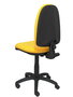 Chaise de bureau Aýna avec mécanisme de contact permanent de base, rembourrée de tissu jaune. Équipée d'une base en polyamide noir, sans accoudoirs et de roulettes en nylon de 50 mm