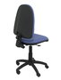 Chaise de bureau Aýna avec mécanisme Contact permanent de base, rembourrée de tissu bleu clair. Équipée d'une base en polyamide noir, sans accoudoirs et de roulettes en nylon de 50 mm.