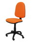 Chaise de bureau Aýna avec mécanisme Contact permanent de base, rembourrée de tissu orange. Équipée d'une base en polyamide noir, sans accoudoirs et de roulettes en nylon de 50 mm.