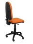 Chaise de bureau Aýna avec mécanisme Contact permanent de base, rembourrée de tissu orange. Équipée d'une base en polyamide noir, sans accoudoirs et de roulettes en nylon de 50 mm.