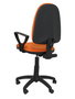 Chaise de bureau Aýna avec mécanisme Contact permanent de base, rembourrée de tissu orange. Équipée d'une base en polyamide noir, d'accoudoirs fixes et de roulettes en nylon de 50 mm.