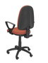 Chaise de bureau Aýna avec mécanisme Contact permanent de base, rembourrée de tissu marron. Équipée d'une base en polyamide noir, d'accoudoirs fixes et de roulettes en nylon de 50 mm.