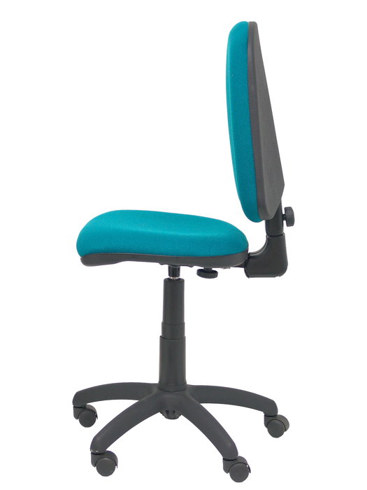 Chaise de bureau Aýna avec mécanisme Contact permanent de base, rembourrée de tissu vert pétrole. Équipée d'une base en polyamide noir, sans accoudoirs et de roulettes en nylon de 50 mm