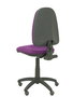 Chaise de bureau Aýna avec mécanisme Contact permanent de base, revêtue de tissu violet. Équipée d'une base en polyamide noir, sans accoudoirs et avec roulettes pour parquet