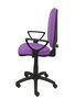 Chaise de bureau Aýna avec mécanisme Contact permanent de base, rembourrée de tissu couleur lilas. Équipée d'une base en polyamide noir, d'accoudoirs fixes et de roulettes en nylon de 50 mm.