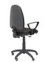 Chaise de bureau Aýna avec mécanisme Contact permanent de base, revêtue de tissu noir. Équipée d'une base en polyamide noir, d'accoudoirs fixes et de roulettes pour parquet