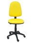 Chaise de bureau Aýna avec mécanisme Contact permanent de base, rembourrée en simili cuir jaune. Équipée d'une base en polyamide noir, sans accoudoirs et avec des roulettes en nylon de 50 mm.
