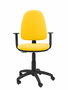 Chaise de bureau Aýna avec mécanisme Contact permanent de base, revêtue de tissu jaune. Équipée d'une base en polyamide noir, d'accoudoirs 1D et de roulettes en nylon de 50 mm.