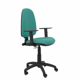 Chaise de bureau Aýna avec mécanisme de contact permanent de base, rembourrée de tissu turquoise. Équipée d'une base en polyamide noir, d'accoudoirs 1D et de roulettes en nylon de 50 mm.