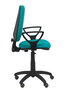 Chaise de bureau Aýna avec mécanisme Contact permanent de base, rembourrée de tissu couleur turquoise. Équipée d'une base en polyamide noir, d'accoudoirs fixes et de roulettes pour parquet