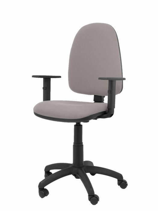 Chaise de bureau Aýna avec mécanisme Contact permanent de base, rembourrée de tissu gris clair. Équipée d'une base en polyamide noir, d'accoudoirs 1D et de roulettes en nylon de 50 mm.