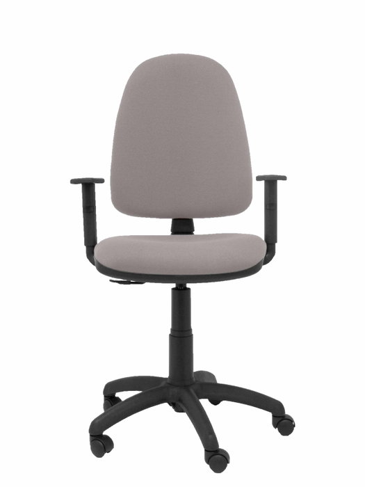 Chaise de bureau Aýna avec mécanisme Contact permanent de base, rembourrée de tissu gris clair. Équipée d'une base en polyamide noir, d'accoudoirs 1D et de roulettes en nylon de 50 mm.
